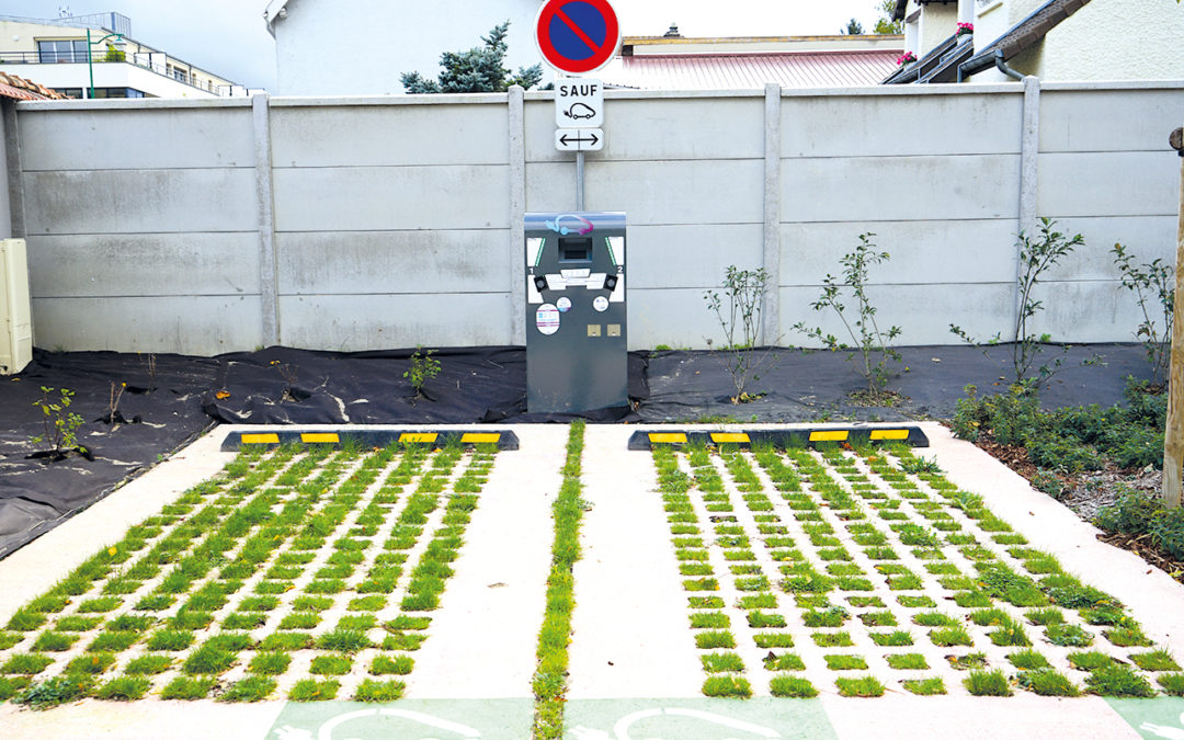 Borne de rechargement des véhicules électriques et hybrides rechargeables